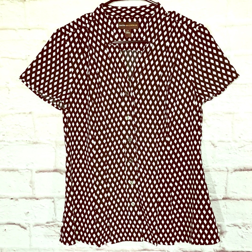 Dana Buchman button up blouse in EUC.